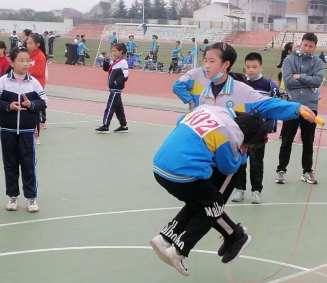 在动态中习得的团队精神与沟通才能是任何静态课堂都难以彻底赋予的