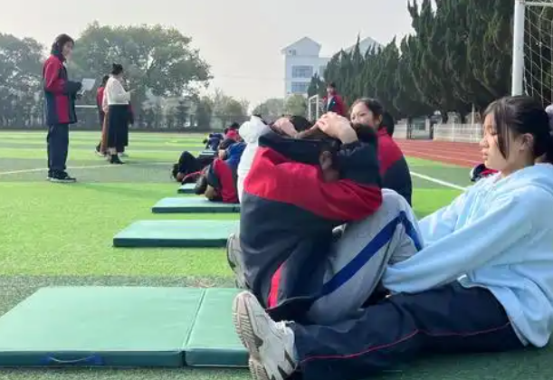 构建全方位德育网络打造家校社共育教联体守护青少年健康成长