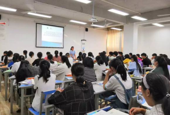 构建职业教育升学立交桥夯实产业集群高质量开展的技能人才之基