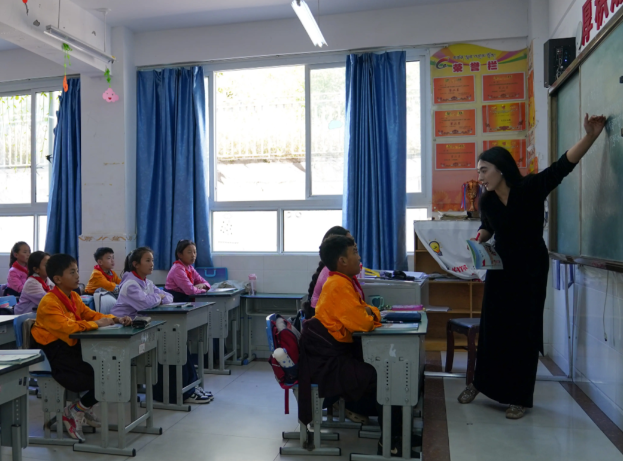 运用中平均每节课要进行4-5次的有效互动和数据反馈