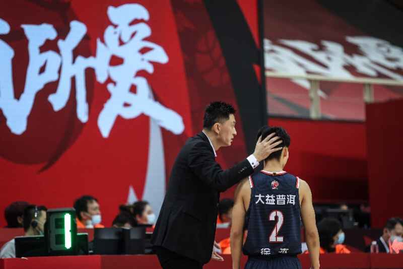 专访杜锋首谈舆论风波：最重要的是队员能接受我的执教方式