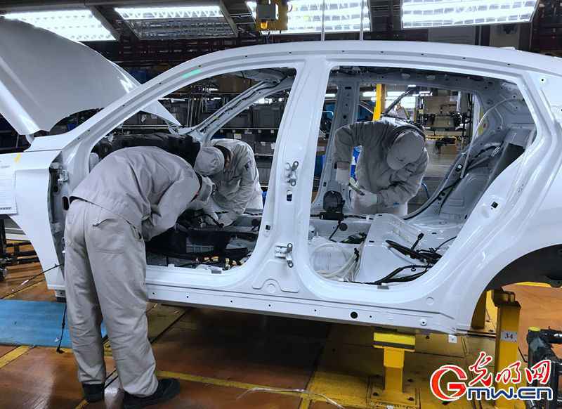  解封前的武汉有序重启 我们期待“你”光彩重生